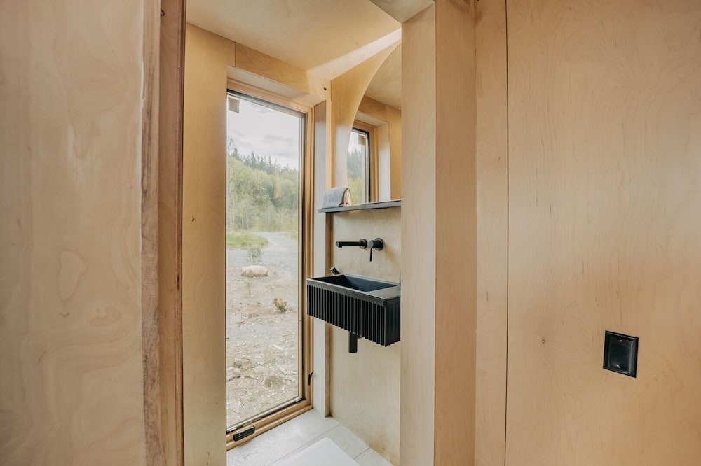 58mf - Wi-fi - Pets Ok - Evc - Amazing Views 2 Bedroom Cabin by RedAwning