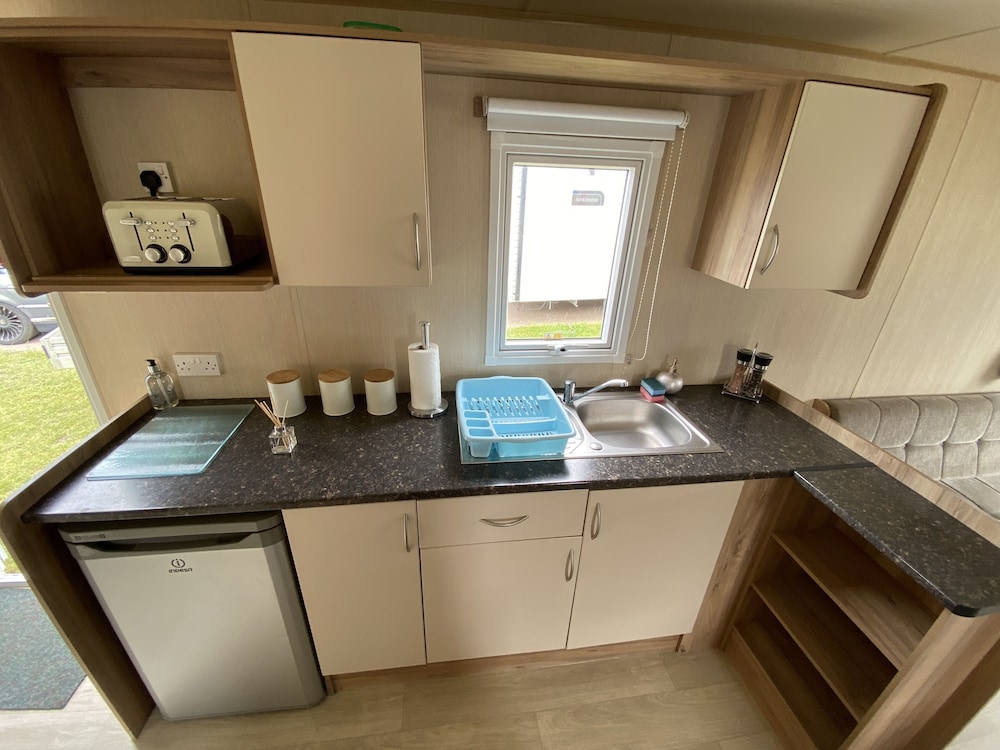 3 Bed 8 Berth Caravan in California Cliffs - D53 view 2