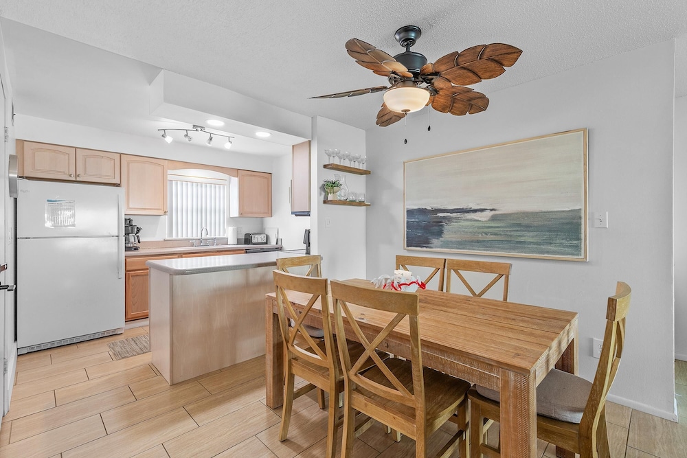 Colony Beach Club 121