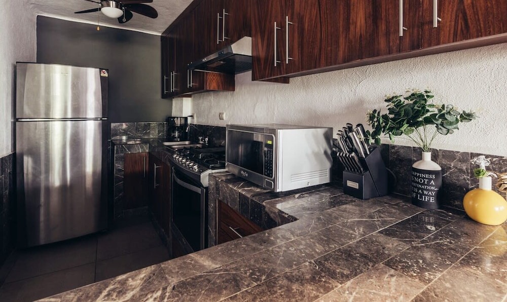 Cozy 2BR King Beds - Rooftop Pool - Fast Wifi