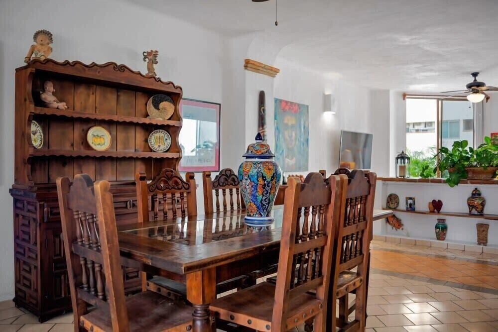 Ocean View 2Br Condo-balcony-beach-pool - 902