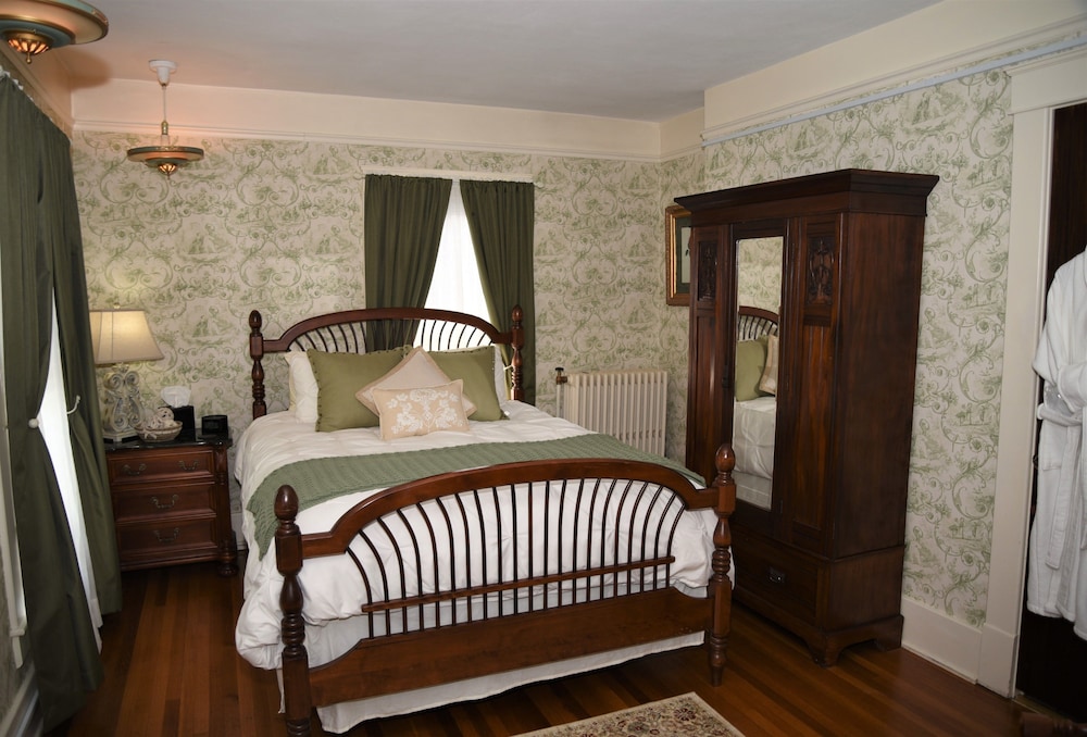 Grand Colonial B&B
