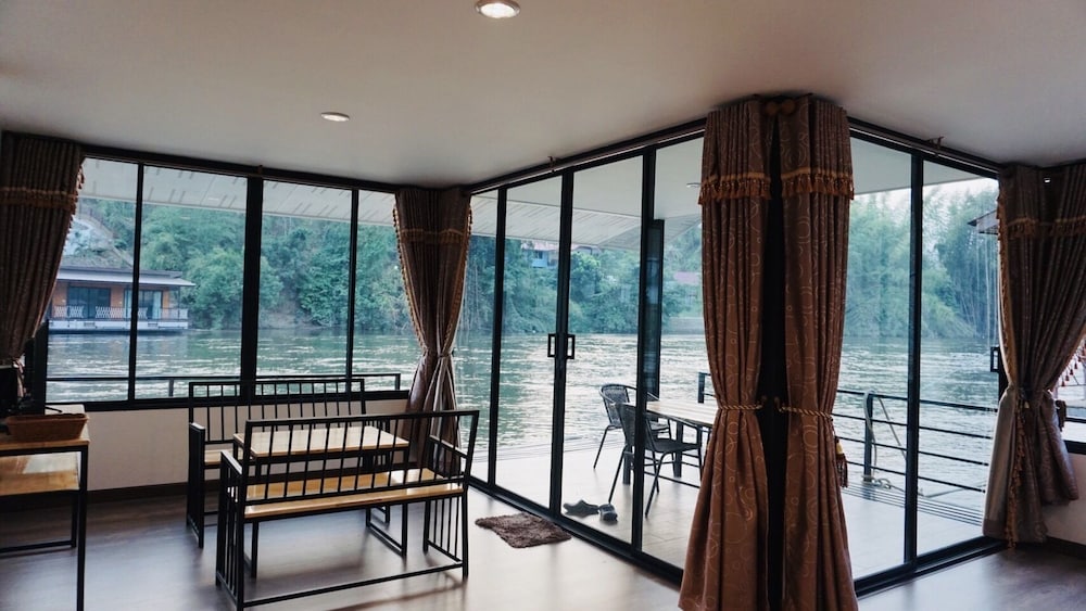 Riverside Hill Resort & Restaurant