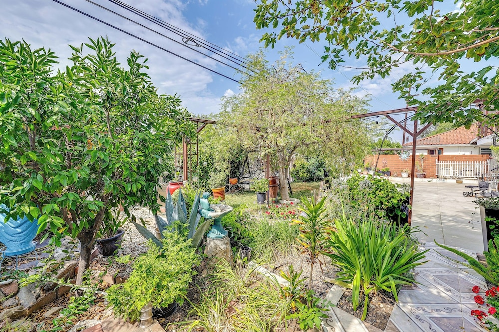 Fullerton Home Base: Easy Access to Dtwn + Csuf!