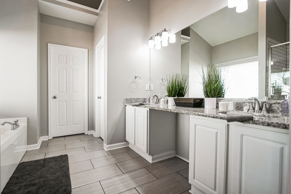 Spacious Family Retreat in Atlanta - Sleeps 10