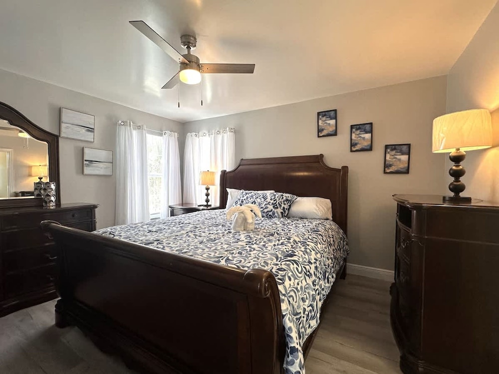 Luxury Villa Near Disney 6 Bd Home With Private Pool and Resort