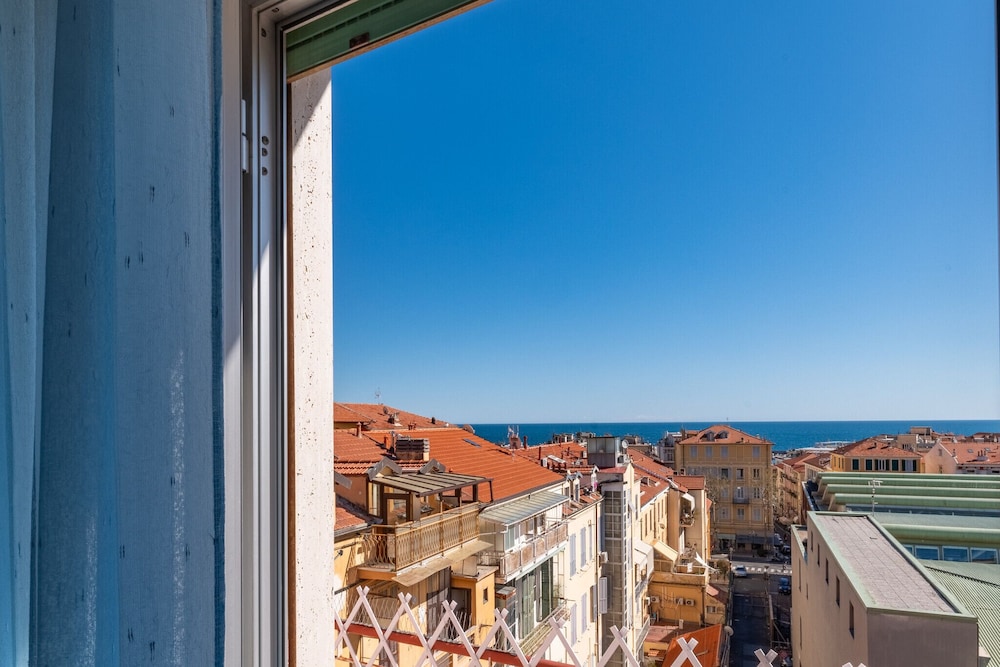 Sea View Central Apartment by Wonderful Italy