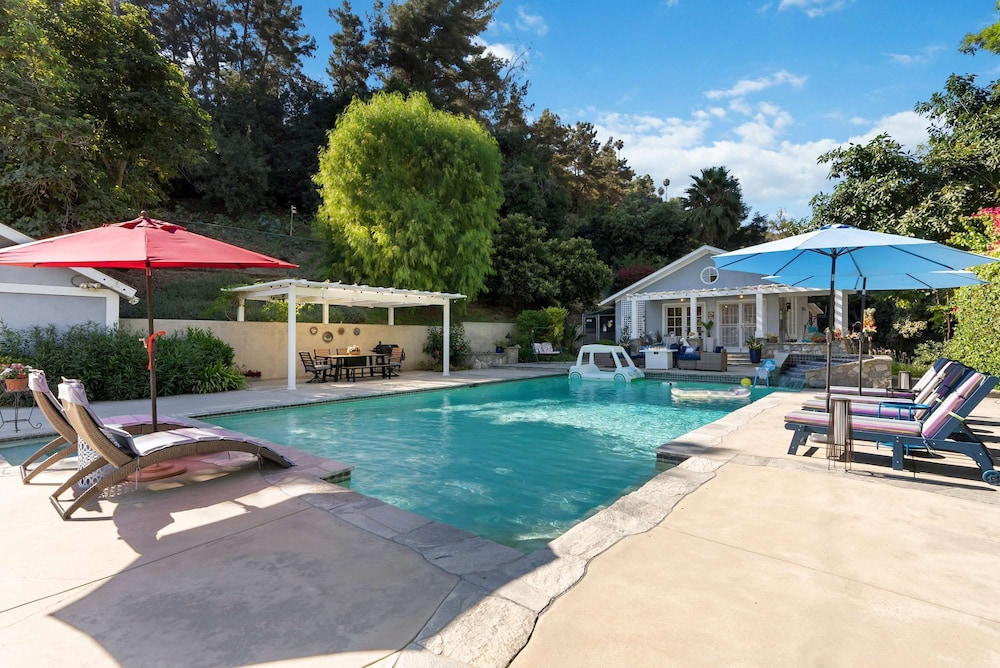 Luxury LA Garden Estate Private Pool Hottub Tennis