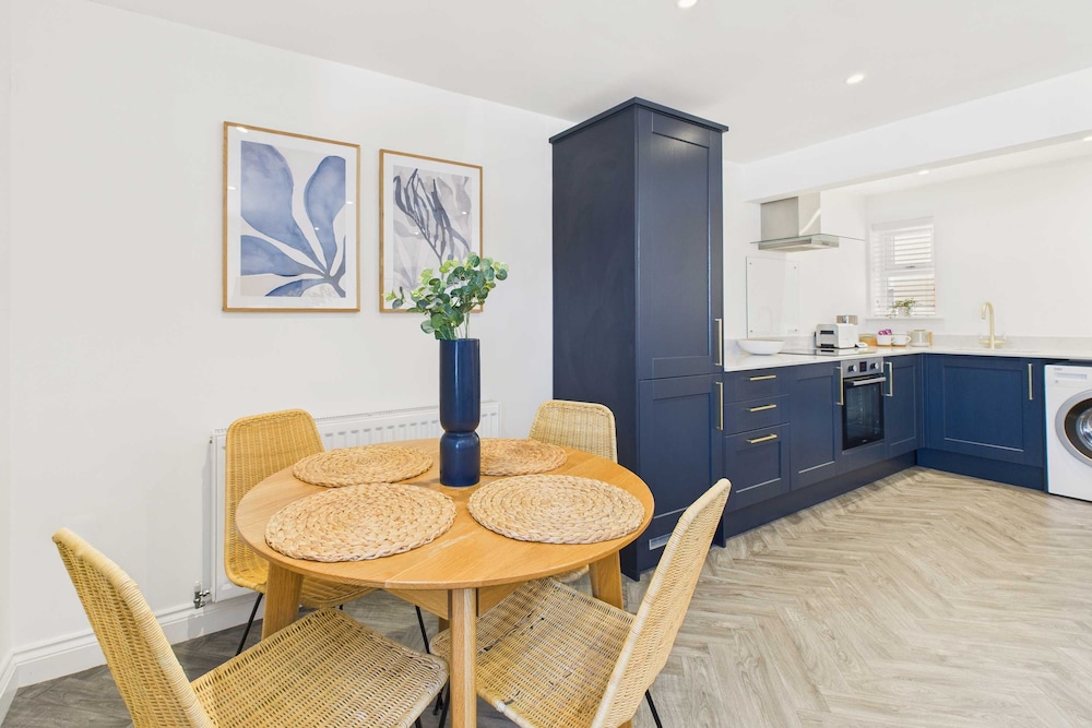 Host Stay Cringle Cottage