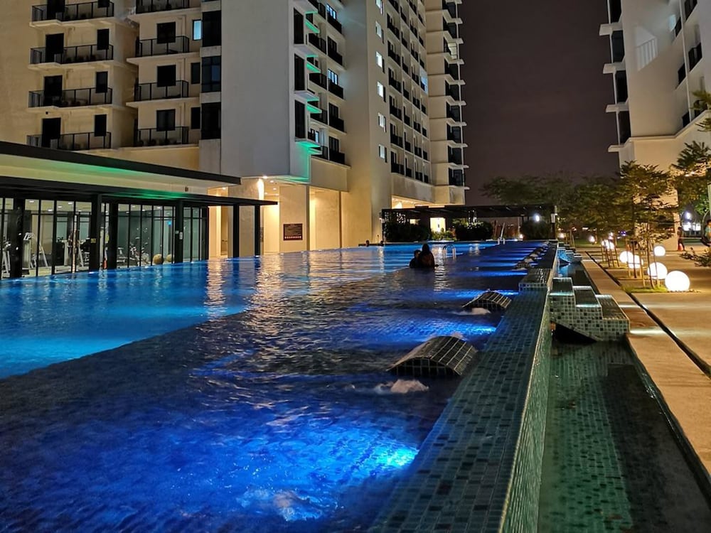 Machome GuestHome at Trefoil Setia City photo 6