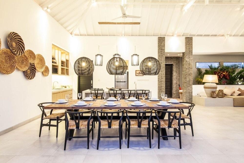 Contemporary 4BR Villa, 400m to Canggu Shore