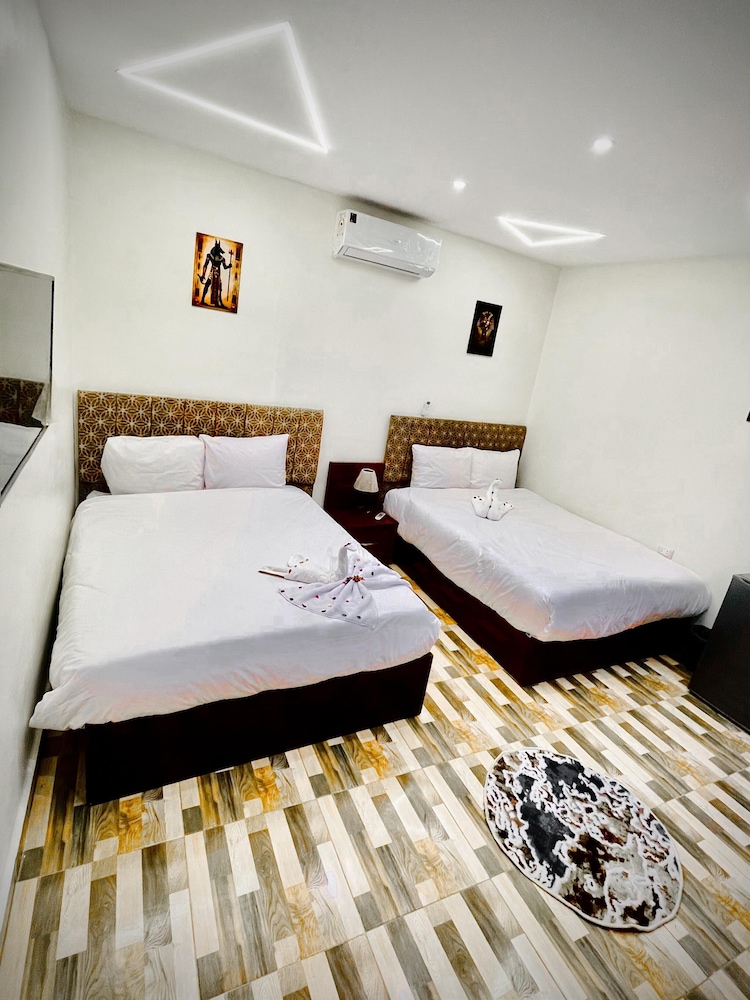 Basha Pyramids INN