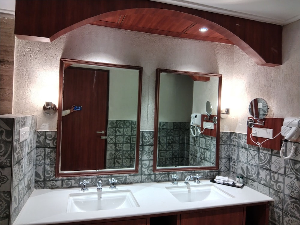 RESORT TITLI