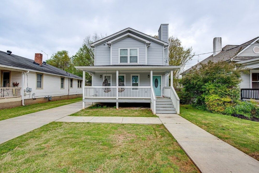 Spacious Family Retreat Near Airport 5 Bedroom Home