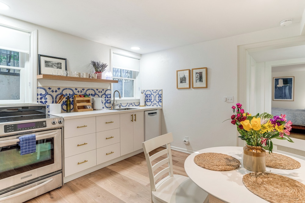 Walkable Apt w/ Off-street Parking in Cheesman!
