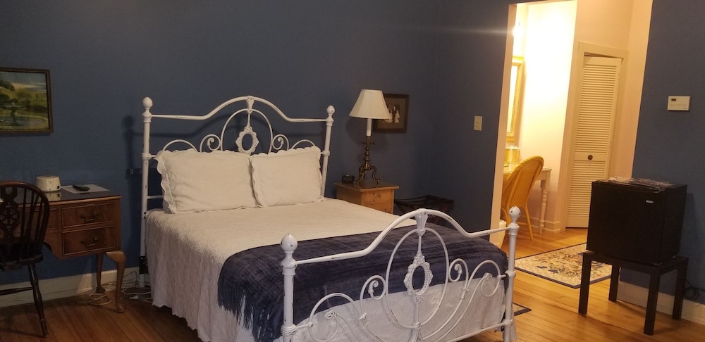 Downtown Guest Quarters Hotel