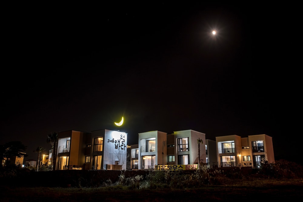Aewol Bada Town House
