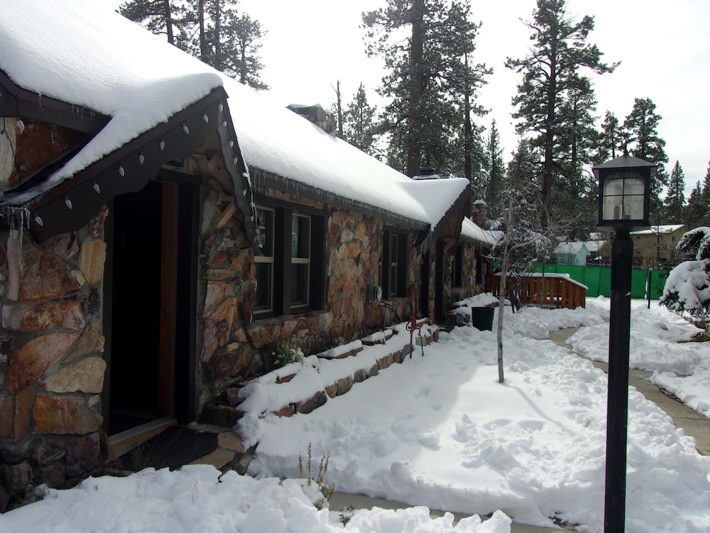 Embers Lodge and Cabins