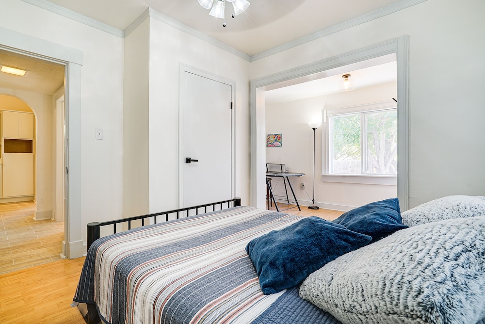 El Paso Vacation Rental: 4 Mi to Downtown!