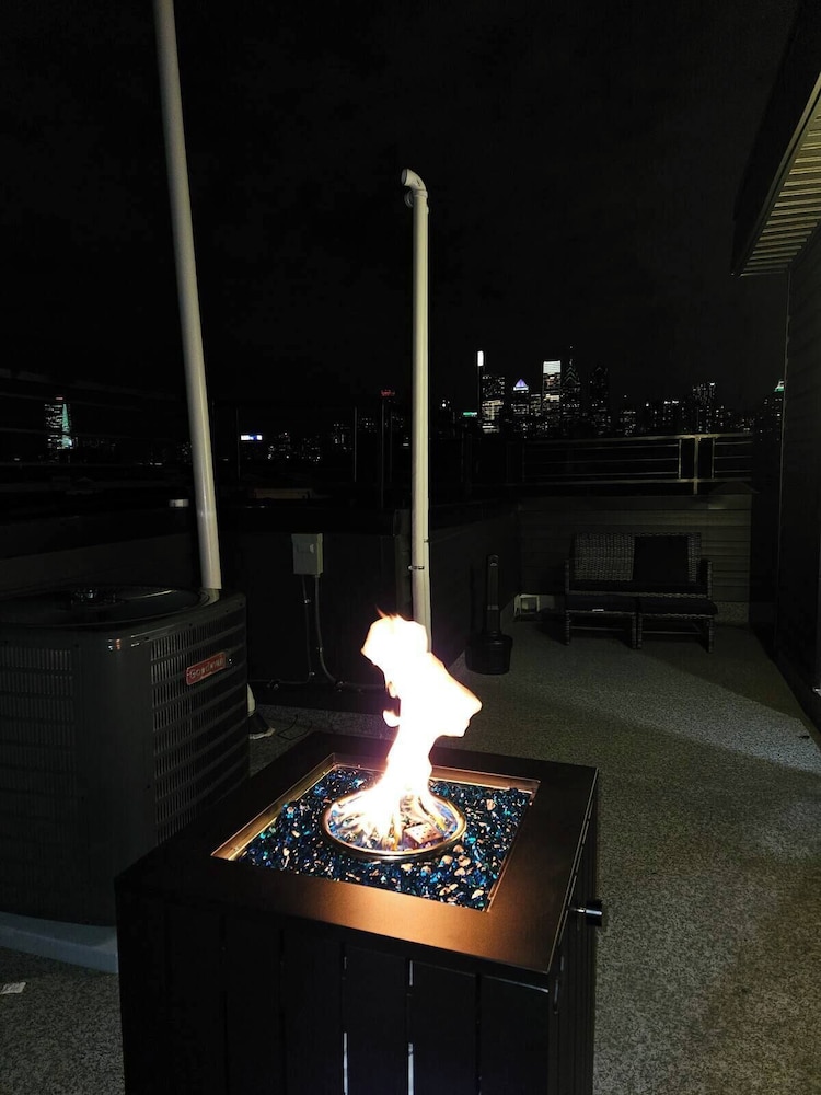 Cozy Home near City Center with Hot tub