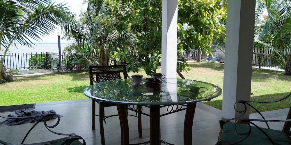 Negombo Holiday Home