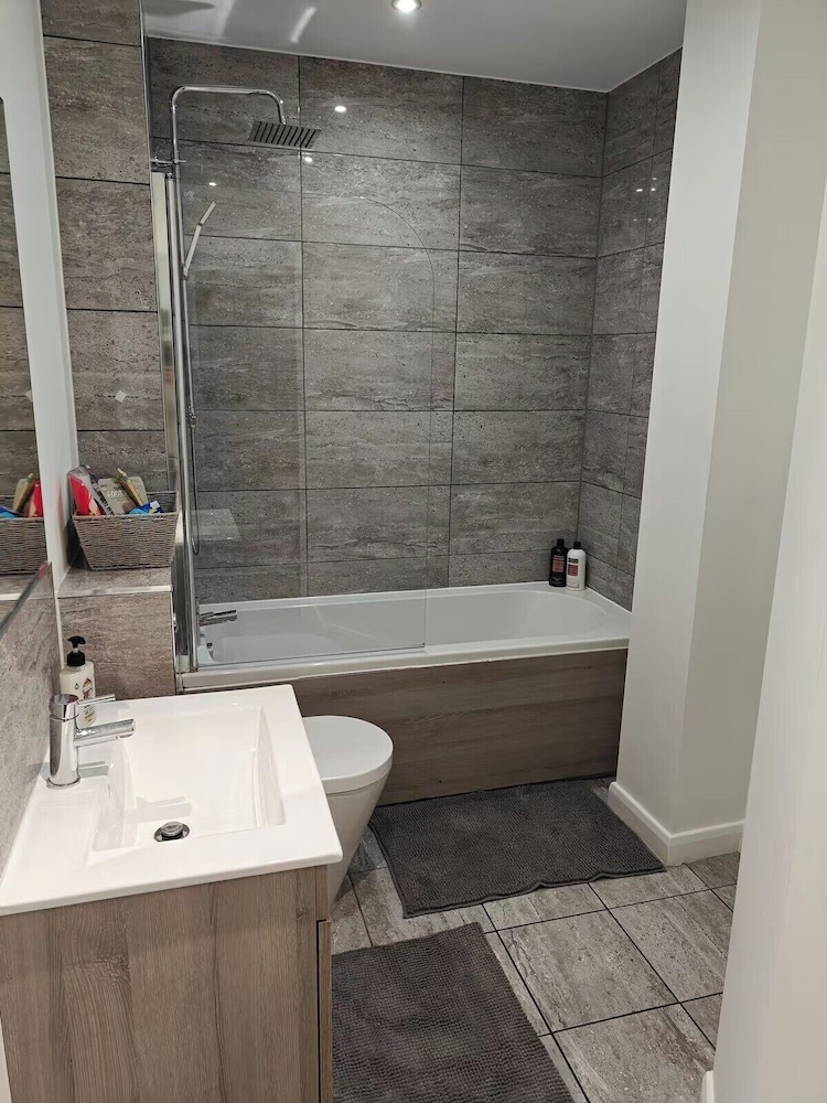 Modern 1Br Sleeps3 - City Centre Location