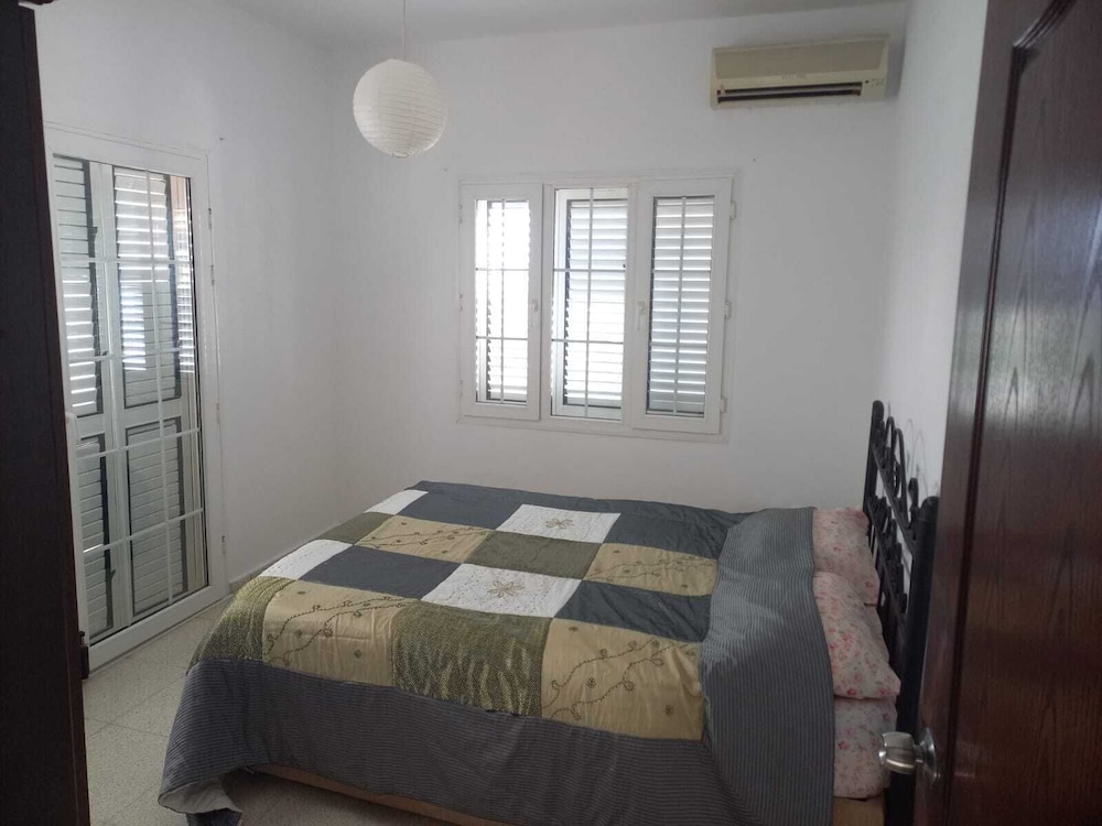 Beautiful and Large 3-bed Villa in Lapta, Cyprus view 4