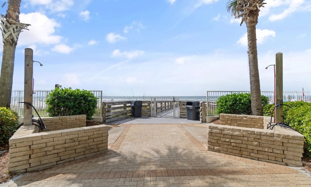 Pelican Pointe by Hosteeva