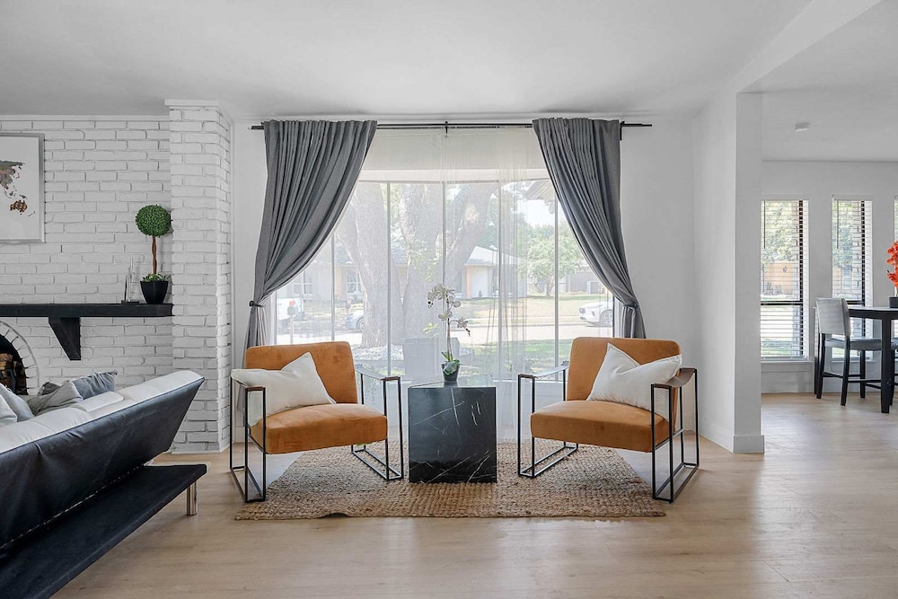 The Belvedere Pet Friendly Spacious Yard