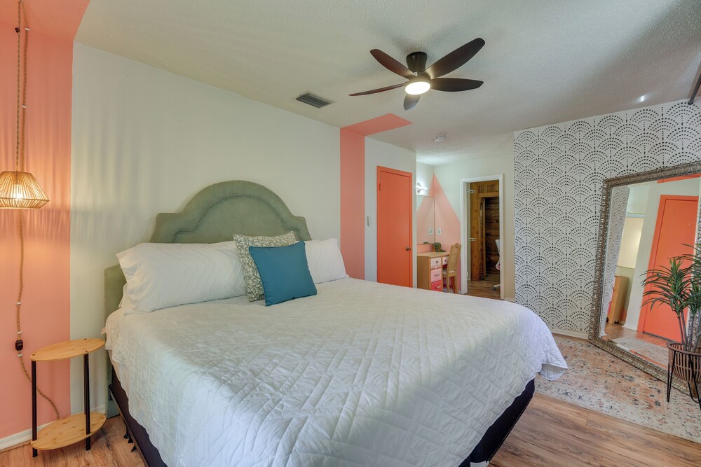 4 Mi to Riverwalk: Bradenton Home w/ Game Room