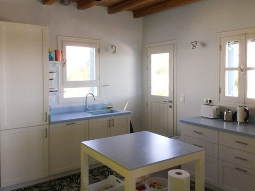 Glyfada CN Cheerful 5 Bedroom Home on the Beach