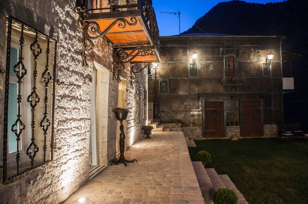 Armata Luxury - Property Image 8