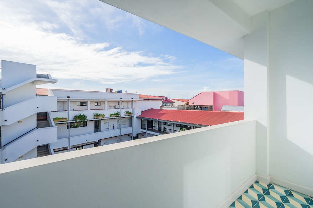 w Radiant Loft w Fabulous Deco in Santa Ana