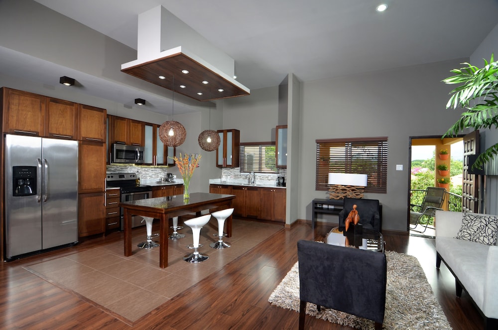 Hotel New Kingston Apartment at The Palms - Image 1