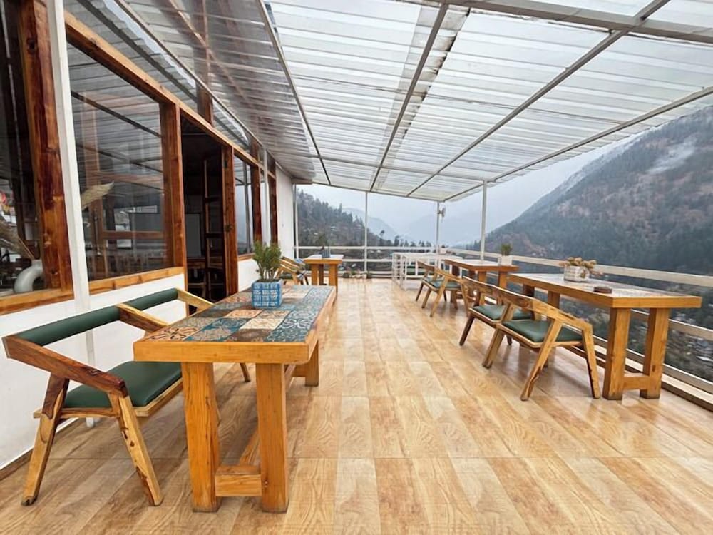 Young Monk Hostel Jibhi