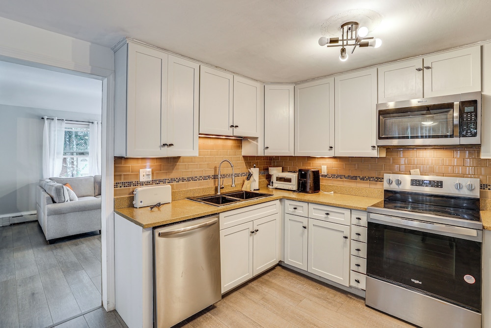 2 Mi to Town: Home w/ Patio & Yard in Waterbury!