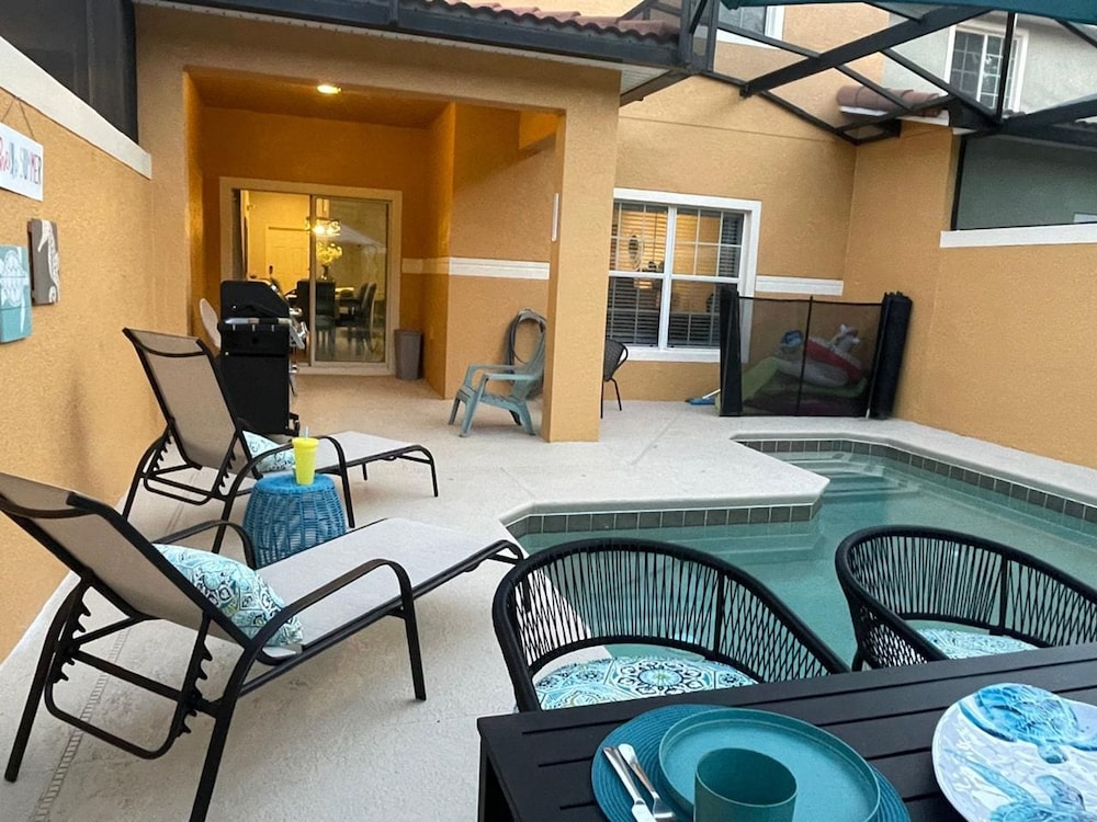 Amazing 4bdr House w Pool - PP