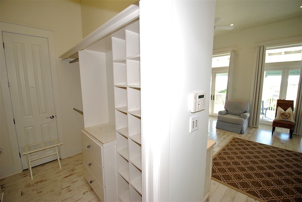 Bella Casa - Private House With Hot Tub 4 Bedroom Home by RedAwning