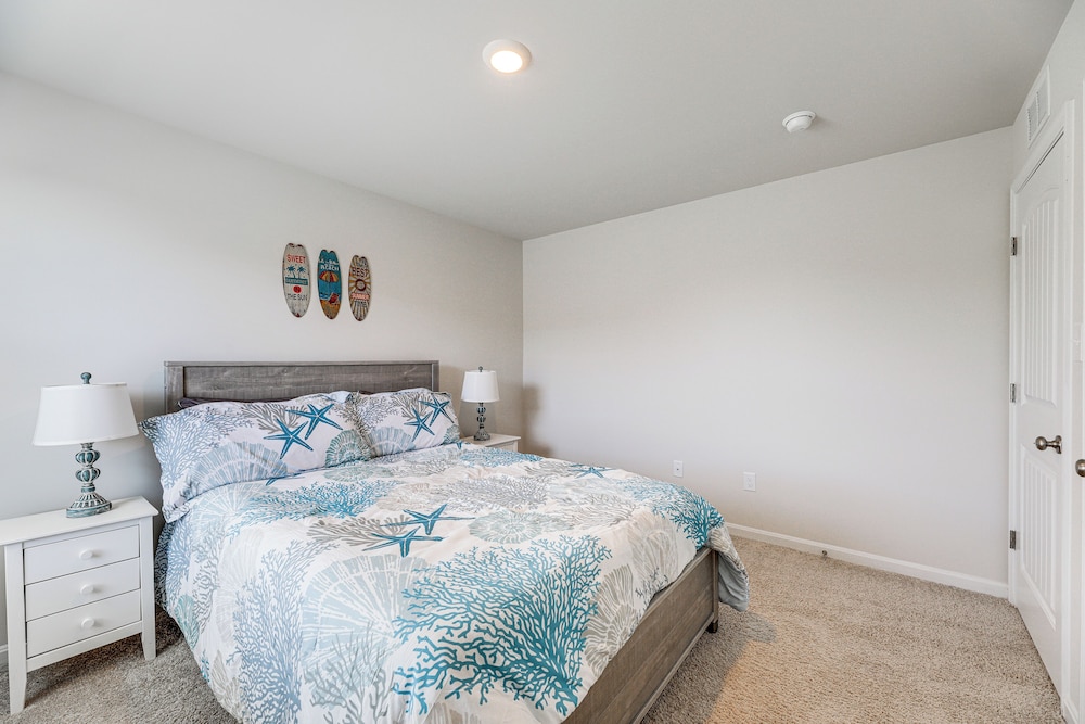 Game Room + Patio: Spacious Ocean View Home