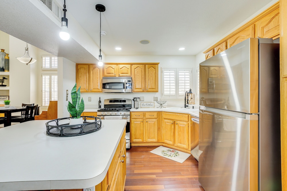 Patio, Pool & Spa: Family Retreat in Horizon City!