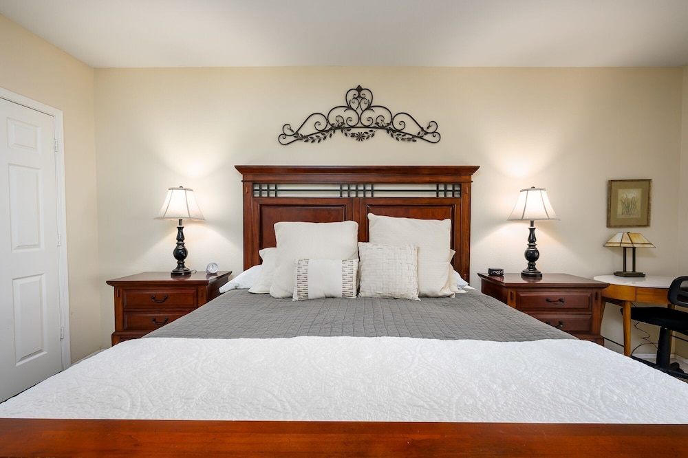 Signature Ii 2 Bedroom Condo