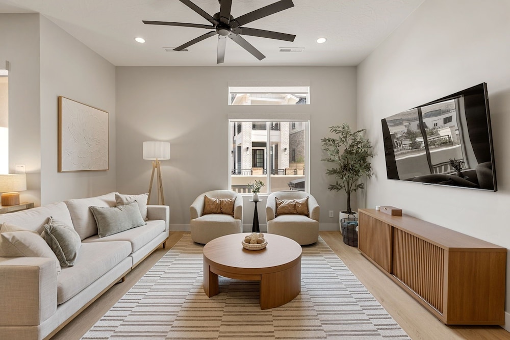 Weekend Vibes 5 Bedroom Townhouse