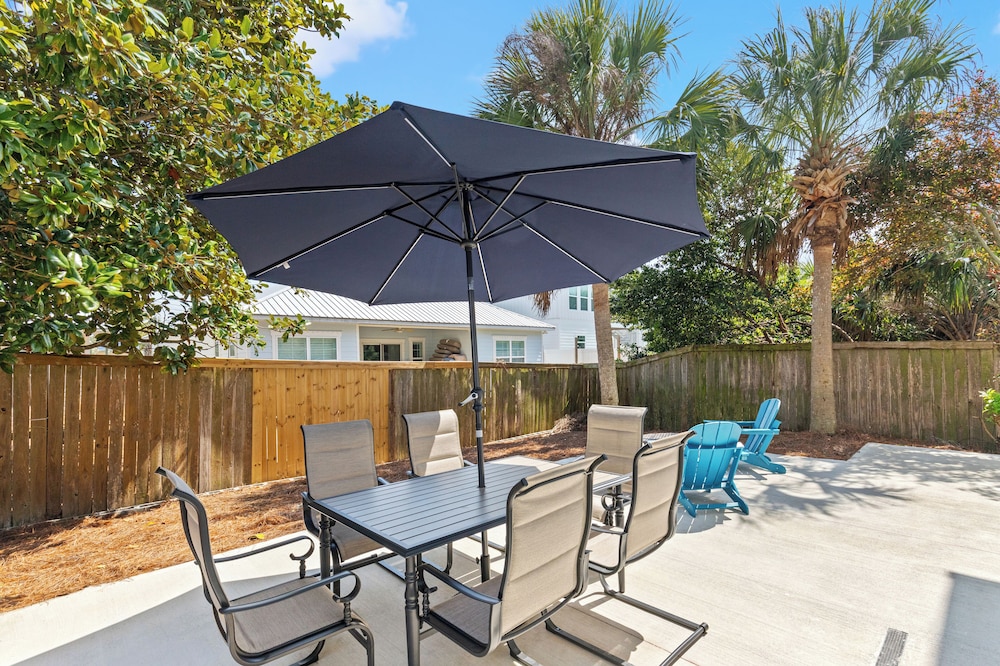 Beach House Spacious 4BR Retreat With Gulf Views & Observation Deck!