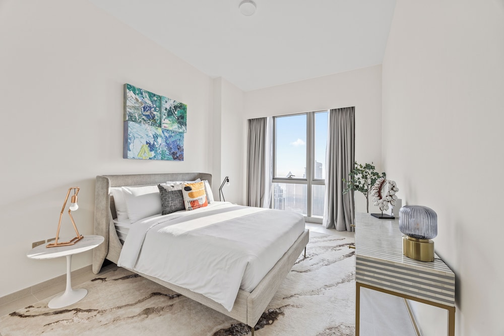 Luxury City Stay Near Mall and Pool