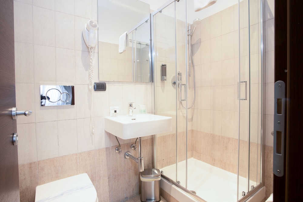Rometobe Rooms & Hospitality