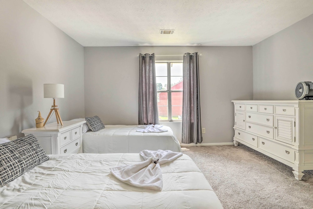 Norcross Townhome ~ 18 Mi to Dtwn Atlanta!
