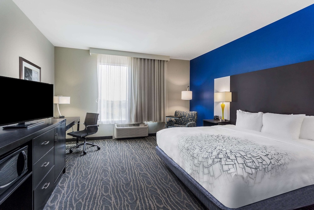 La Quinta Inn & Suites by Wyndham Odessa N. - Sienna Tower