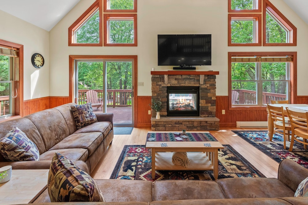 Bear Paw Lodge by Avantstay Hot Tub Deck Fire Pit