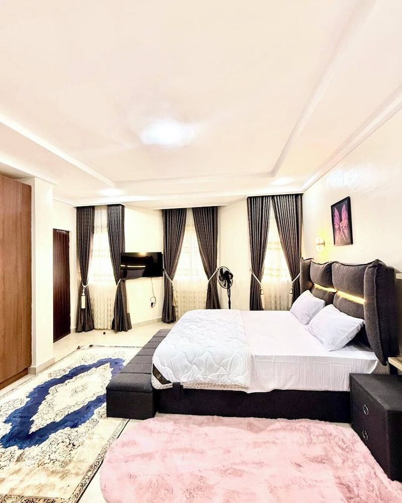 Declans Apartment