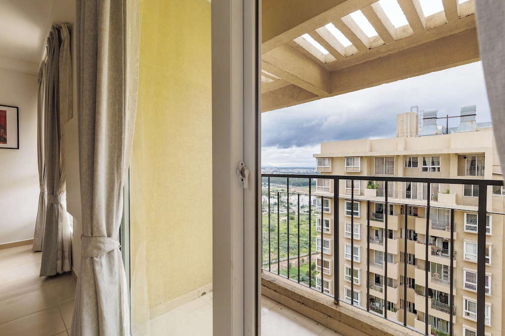 Skyline Haven by Red Olive4bhk30mins Airport